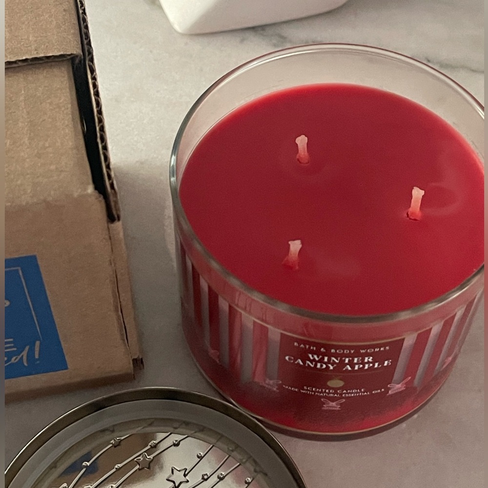 BATH & BODY WORKS WINTER CANDY APPLE 3 WICK CANDLE NEW